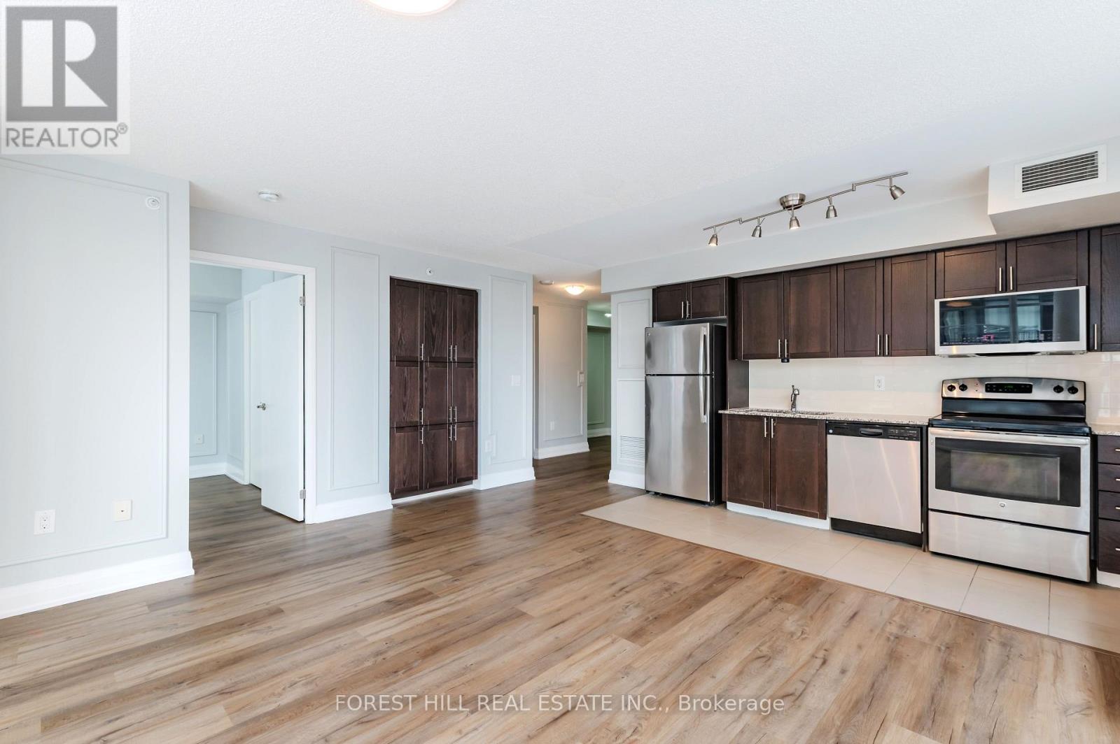 734 - 830 Lawrence Avenue W Property Photo 6