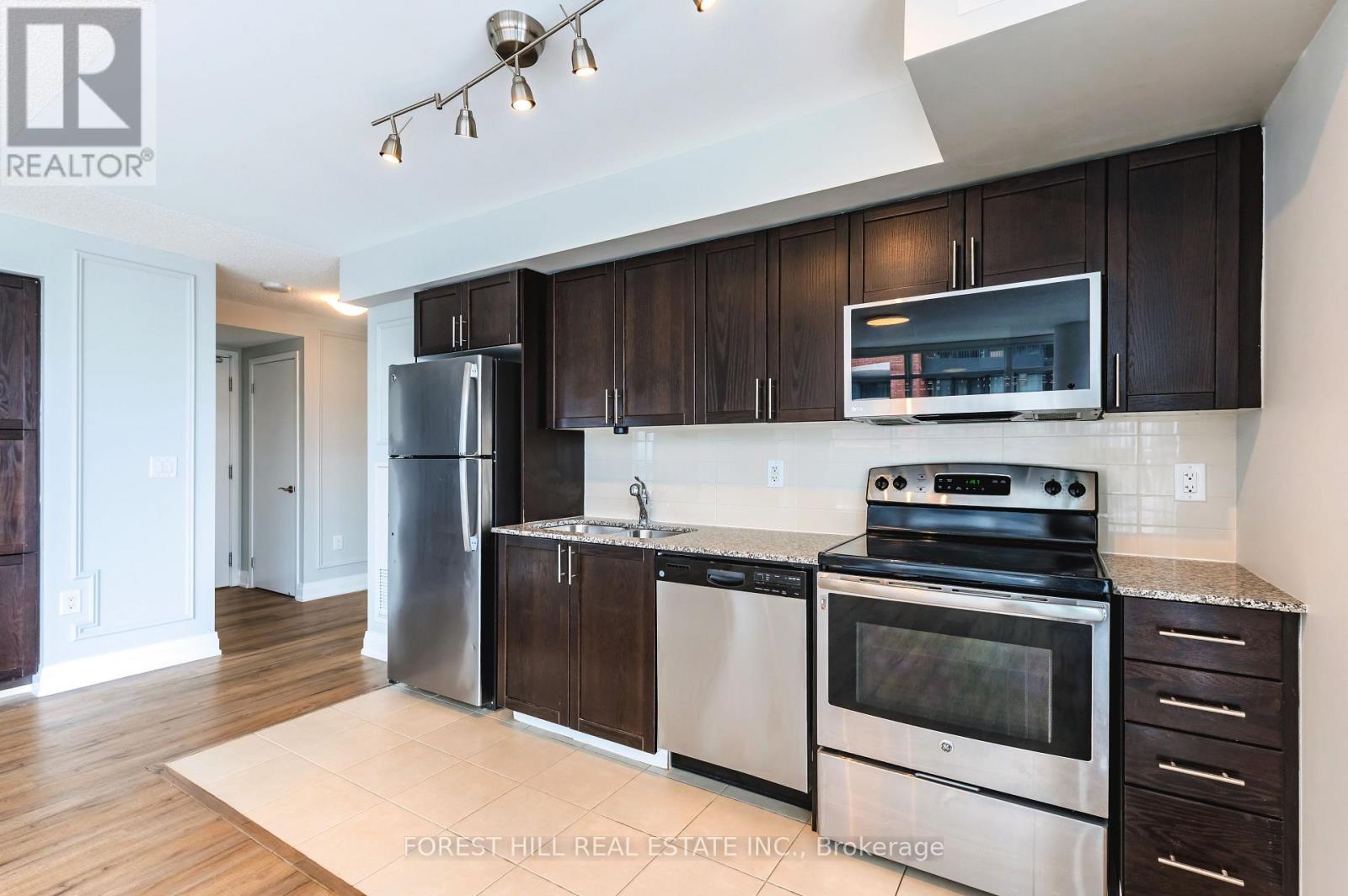 734 - 830 Lawrence Avenue W Property Photo 7