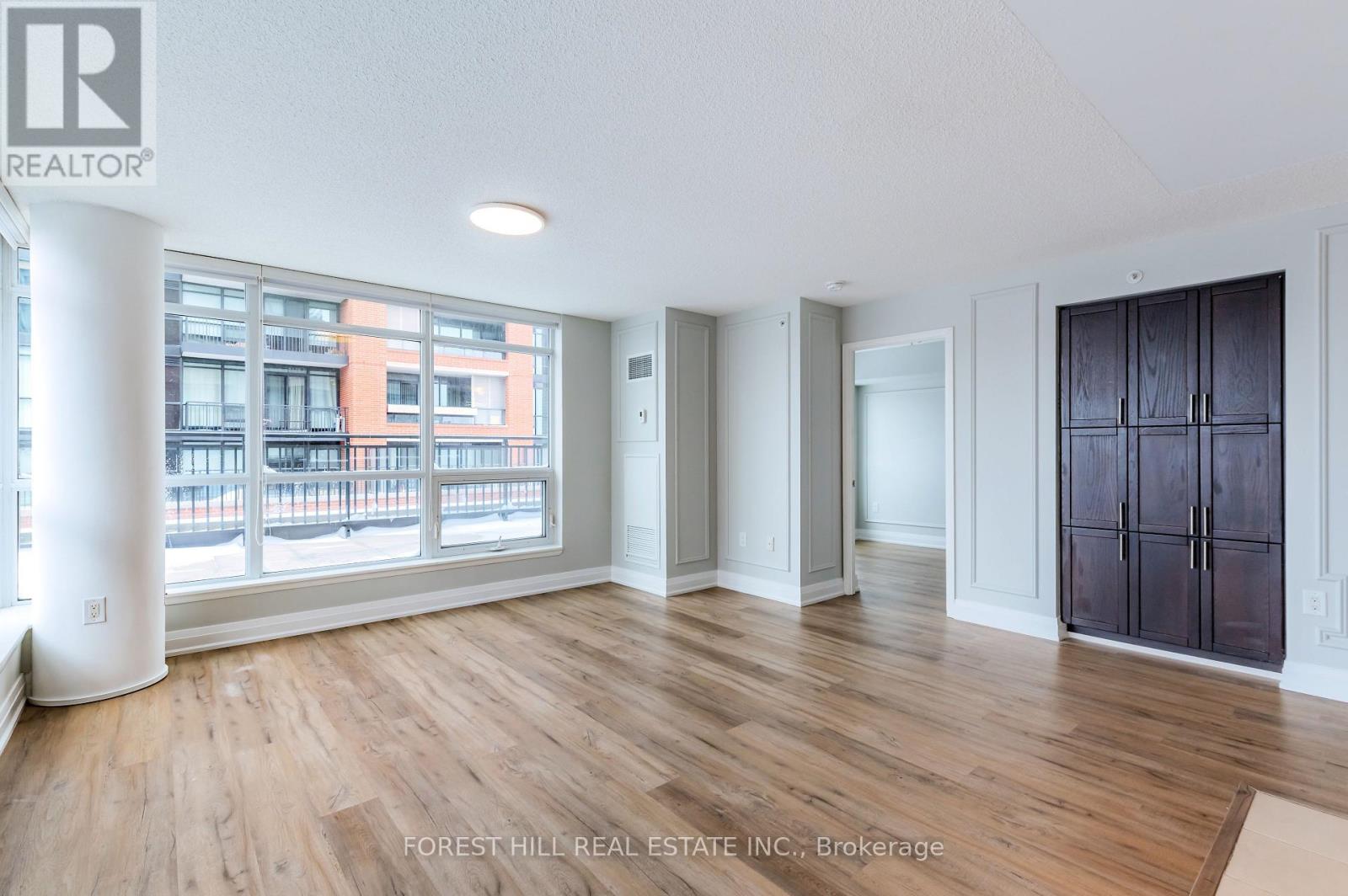 734 - 830 Lawrence Avenue W Property Photo 8