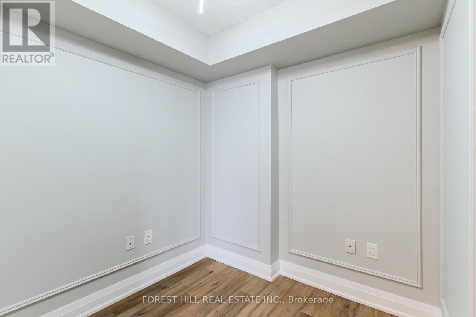 734 - 830 Lawrence Avenue W Property Photo 9