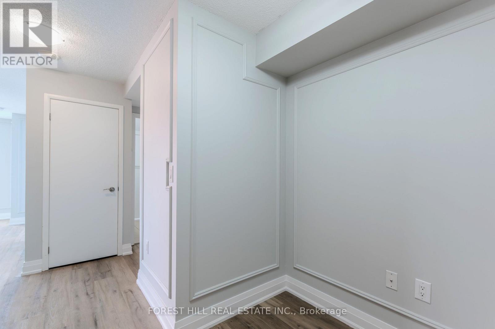 734 - 830 Lawrence Avenue W Property Photo 10
