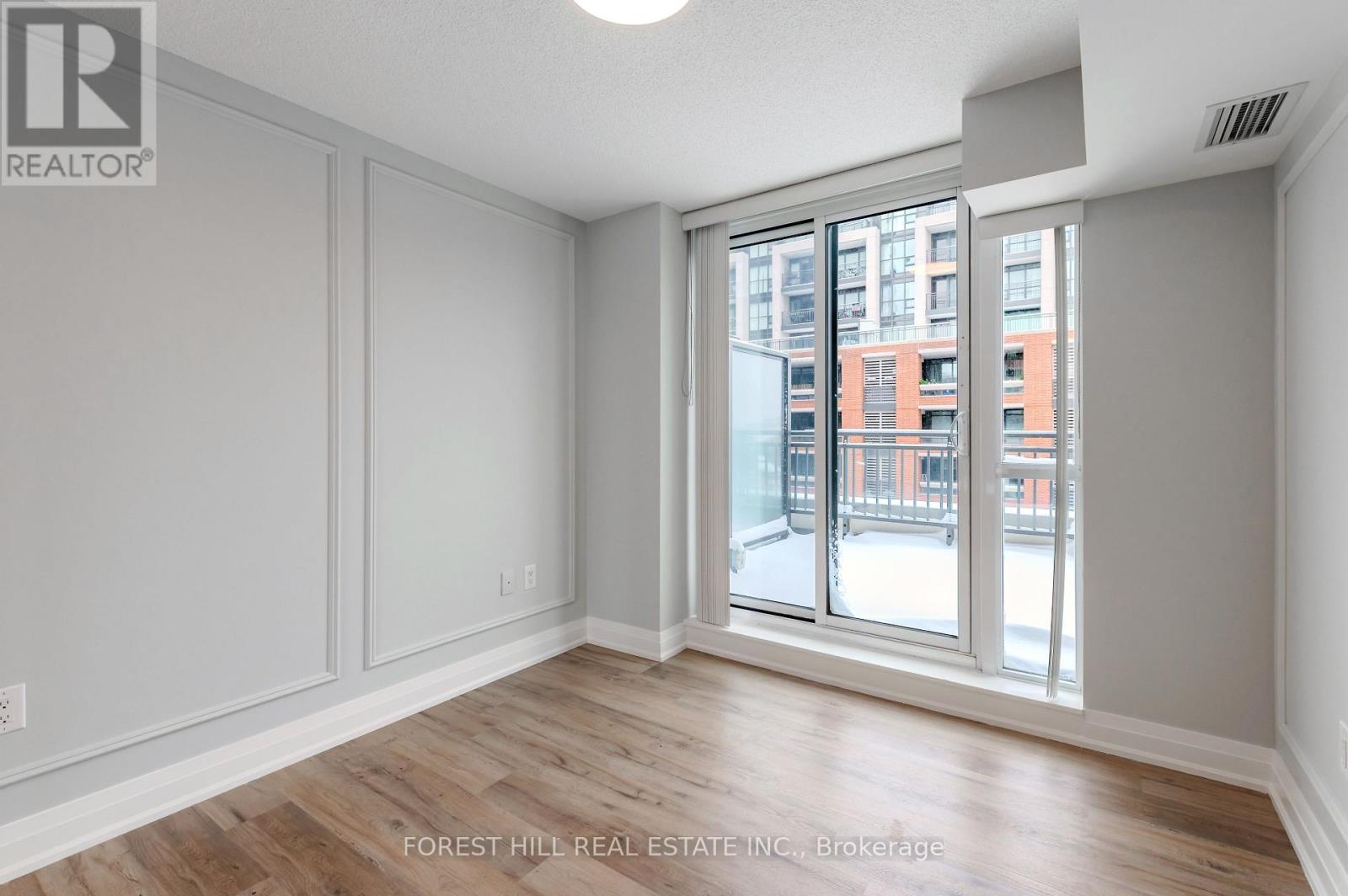 734 - 830 Lawrence Avenue W Property Photo 11