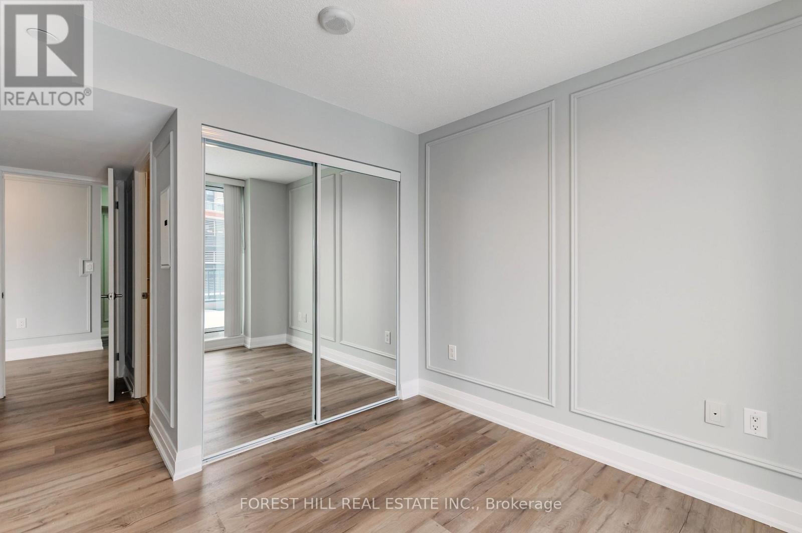 734 - 830 Lawrence Avenue W Property Photo 12