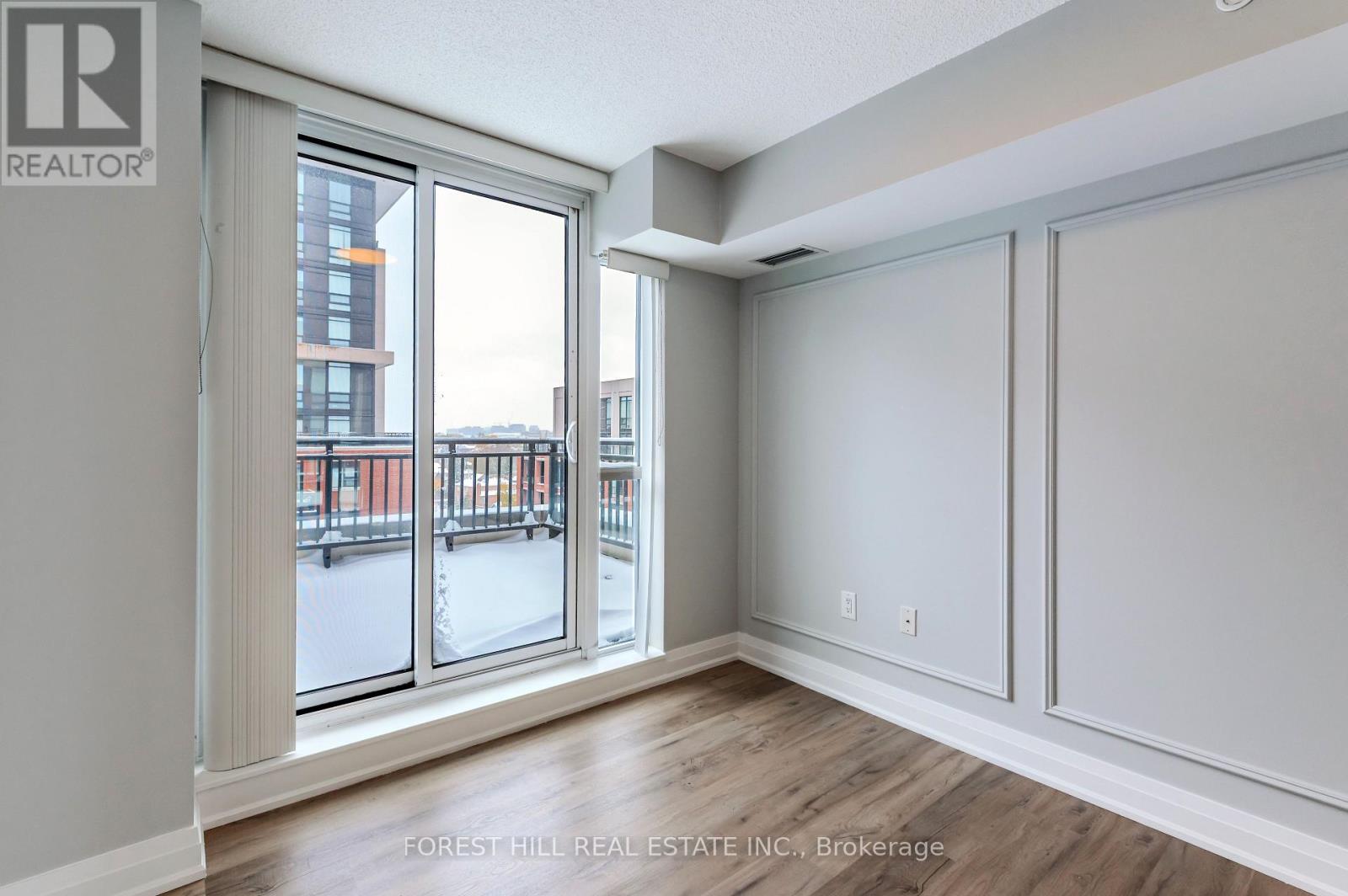 734 - 830 Lawrence Avenue W Property Photo 13