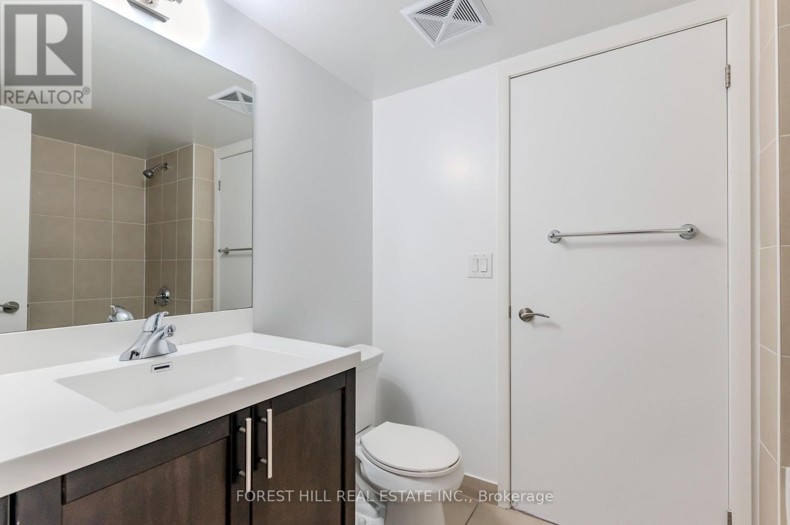 734 - 830 Lawrence Avenue W Property Photo 18