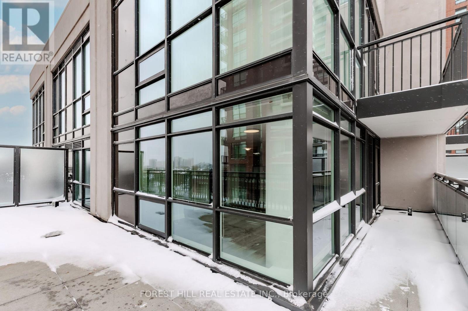 734 - 830 Lawrence Avenue W Property Photo 22