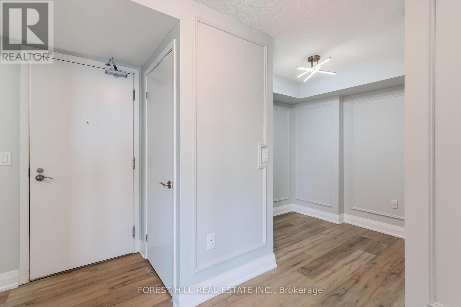 734 - 830 Lawrence Avenue W Property Photo 26