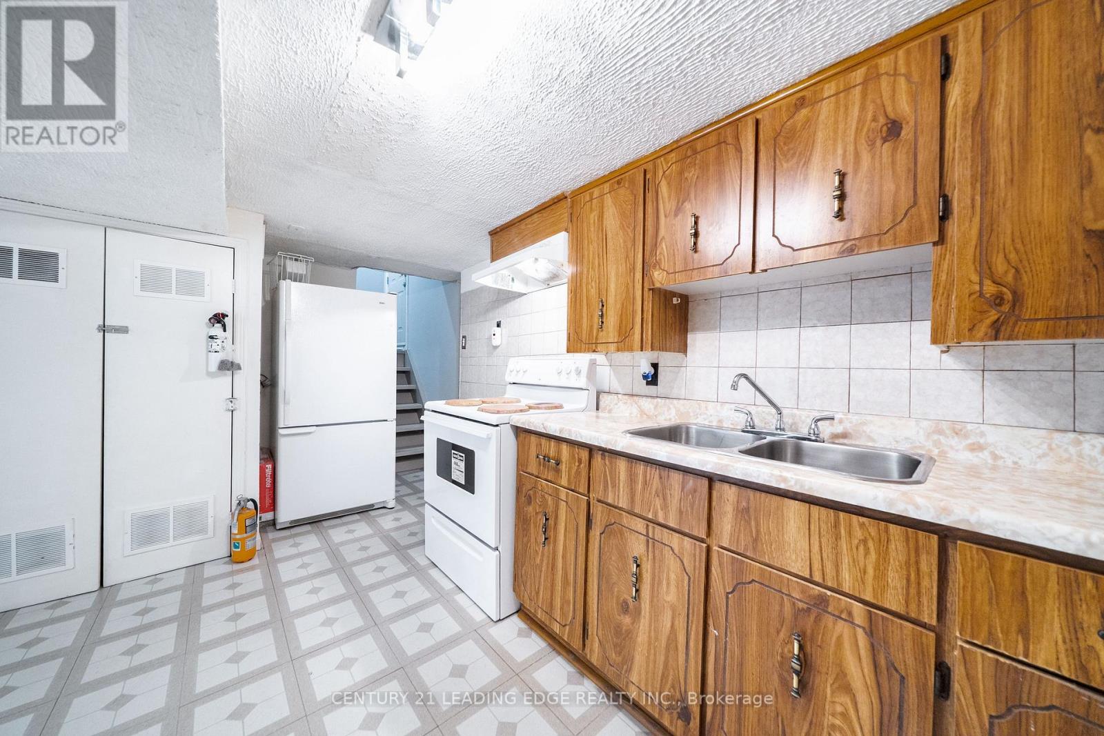 63 Mercury Road Property Photo 32