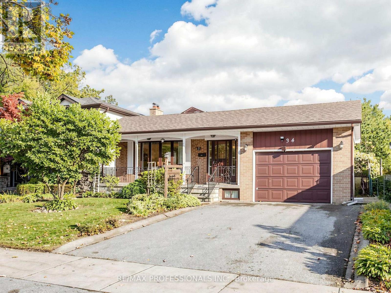 34 CRESTRIDGE HEIGHTS ROAD Property Photo 1