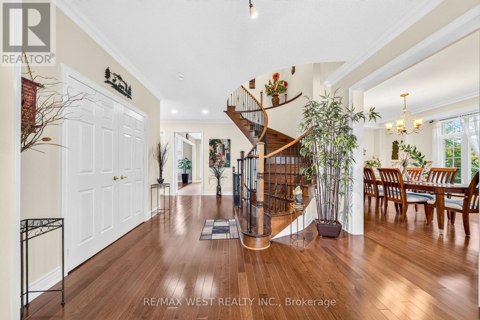 8 Calvados Crescent Property Photo 2