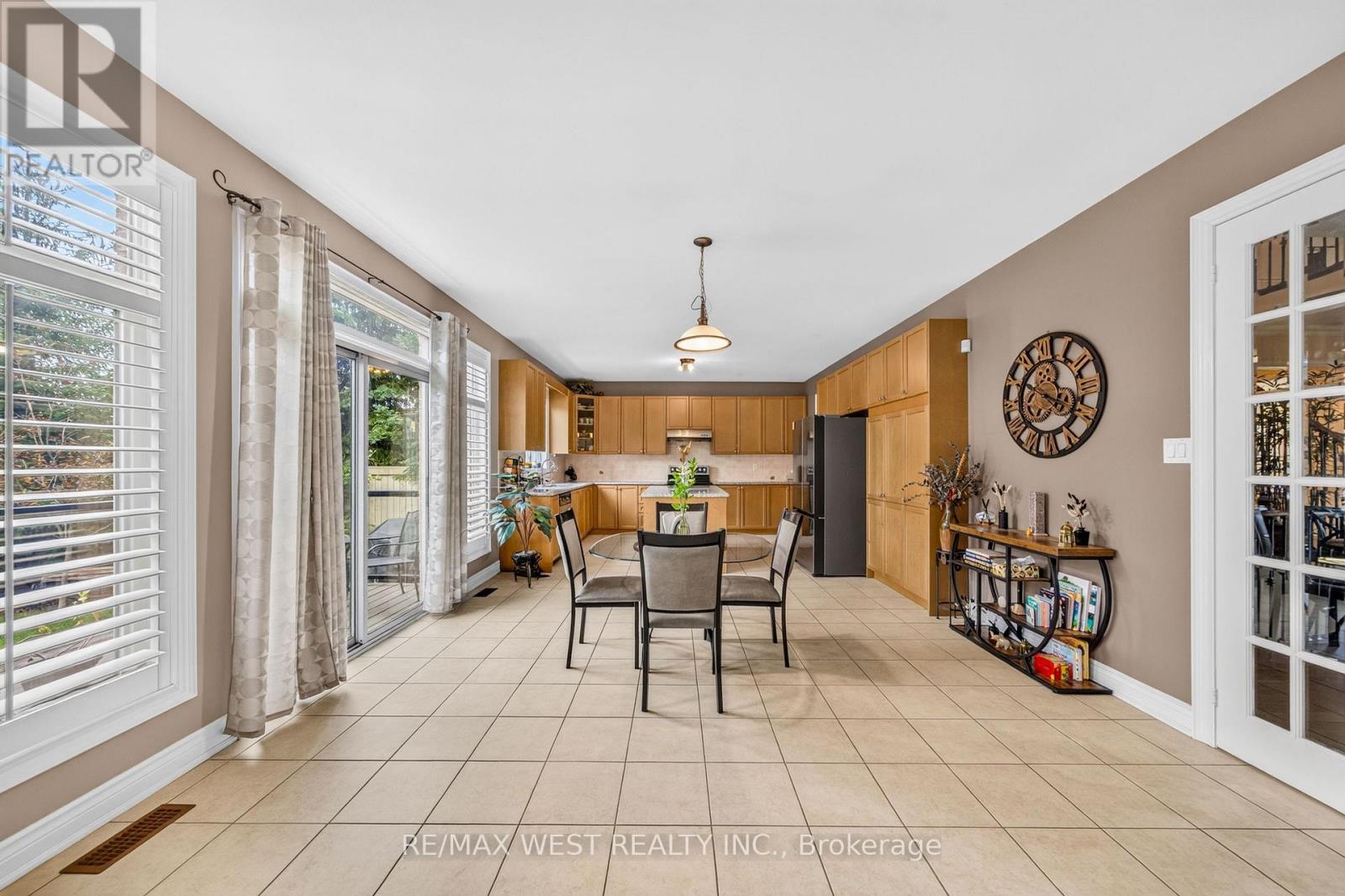 8 Calvados Crescent Property Photo 5