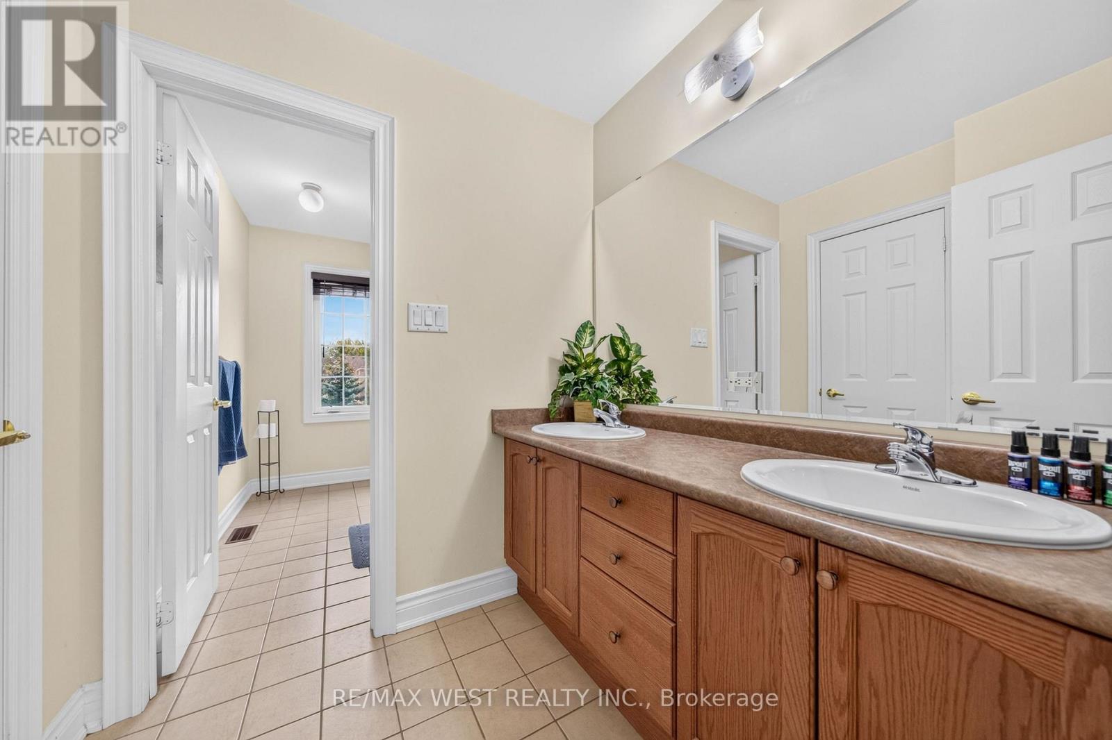 8 Calvados Crescent Property Photo 14