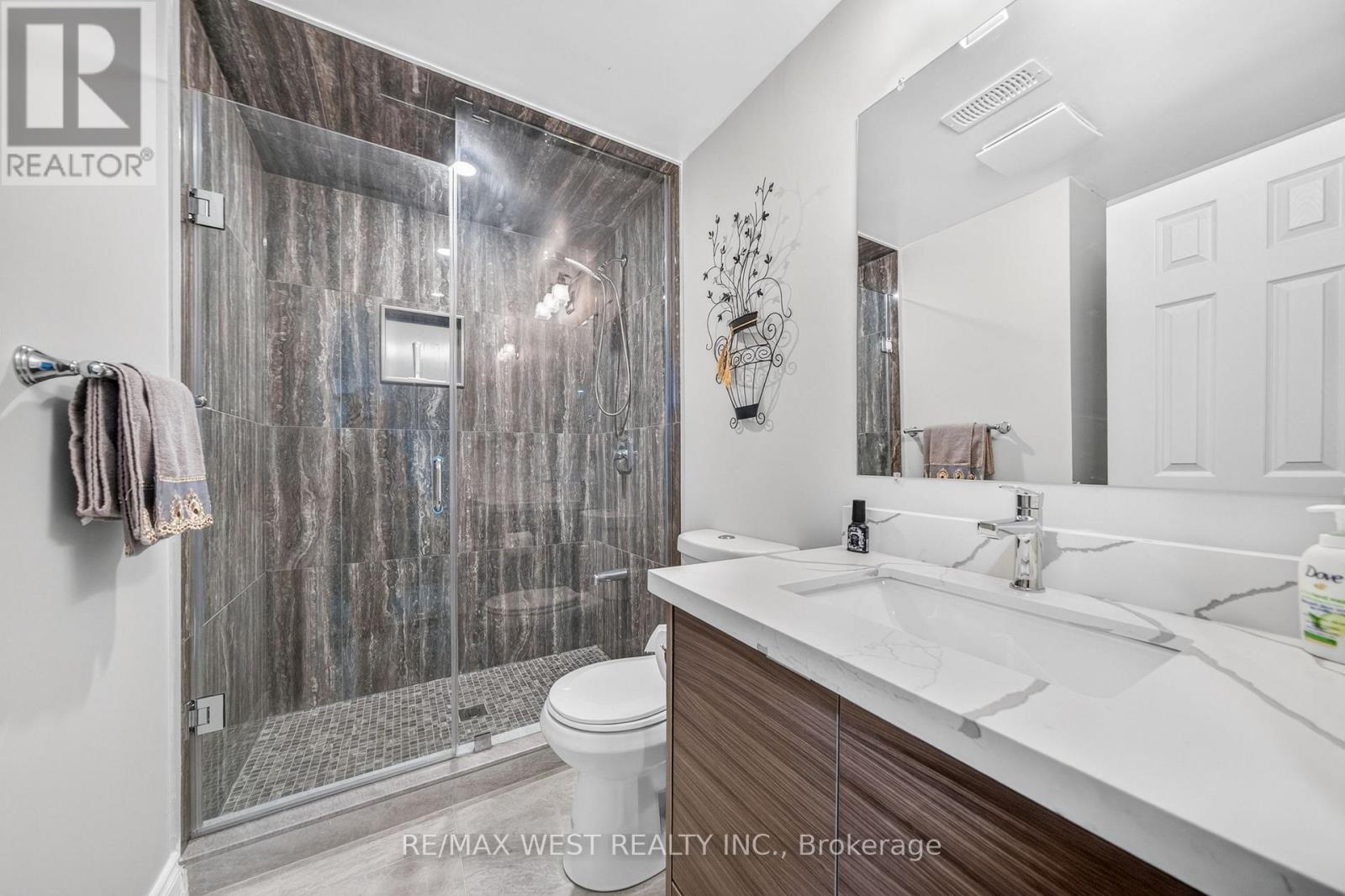 8 Calvados Crescent Property Photo 20