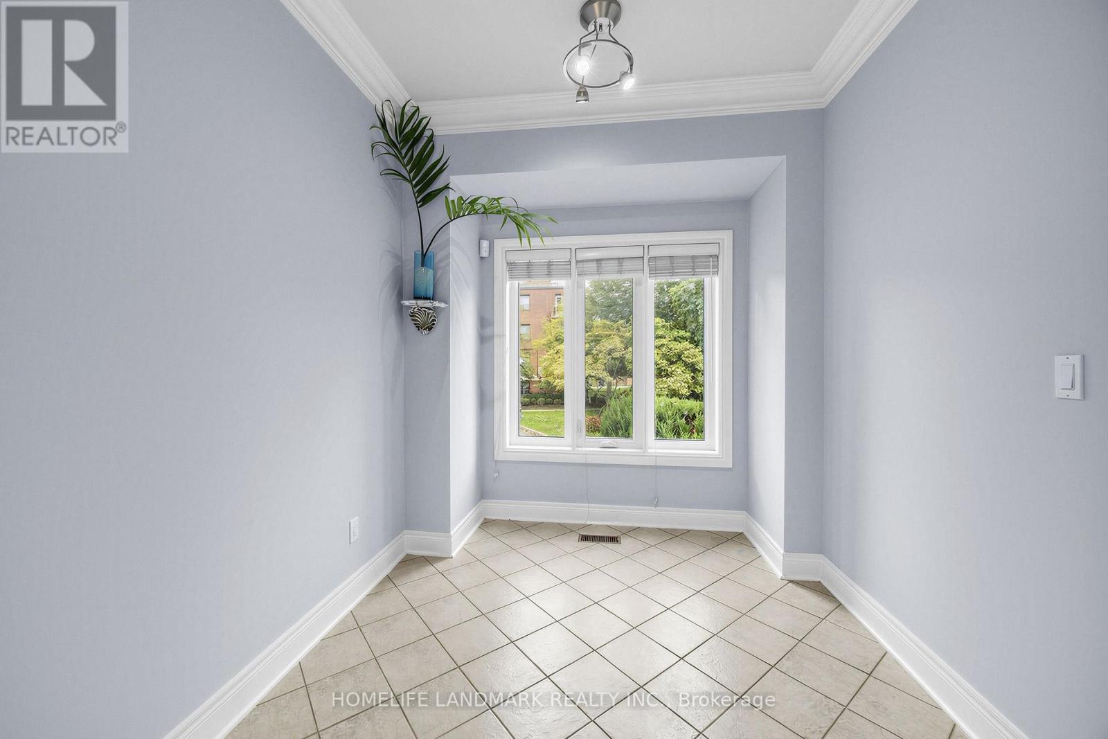 B - 2283 Lake Shore Boulevard W Property Photo 11