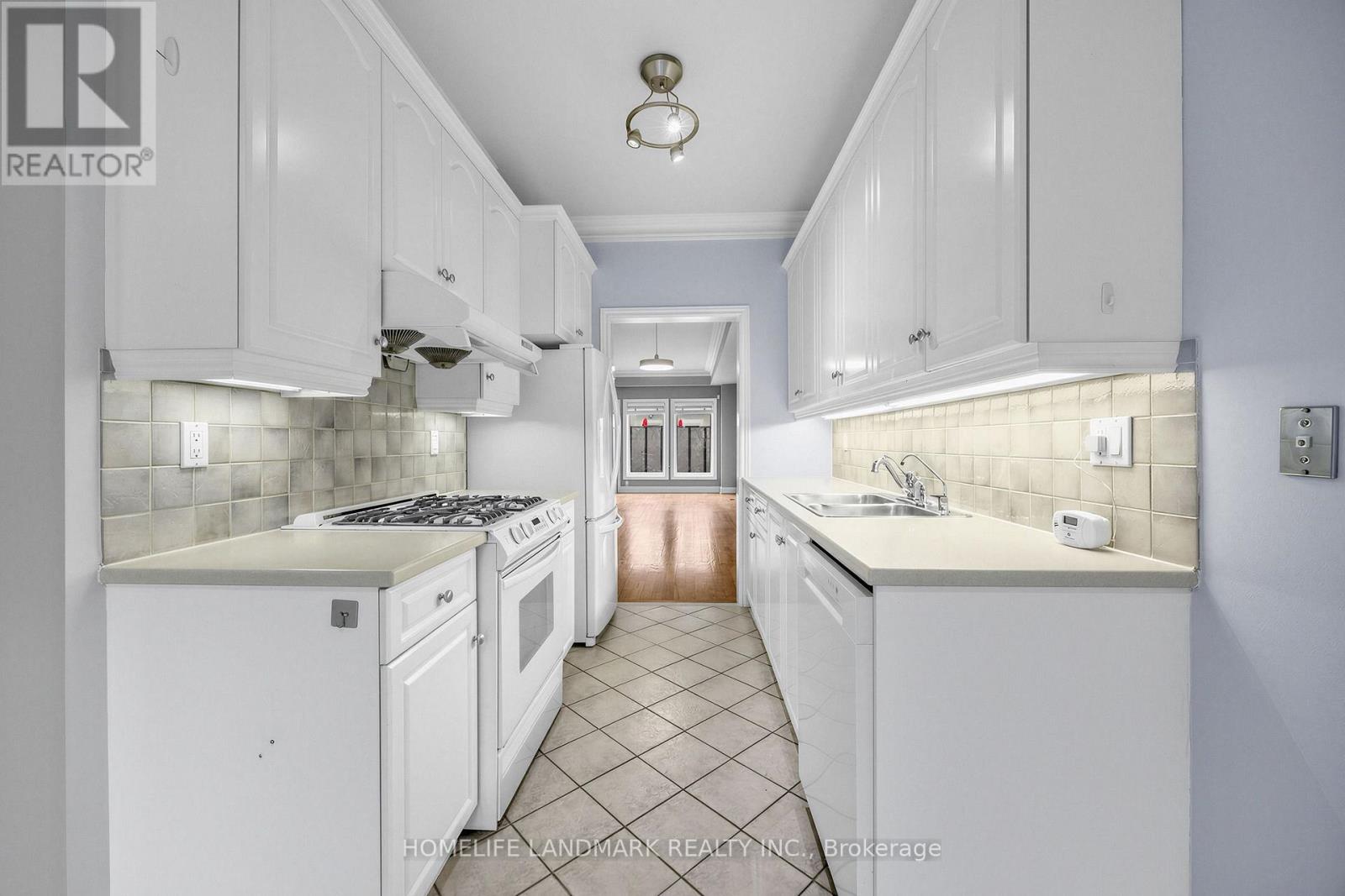 B - 2283 Lake Shore Boulevard W Property Photo 12