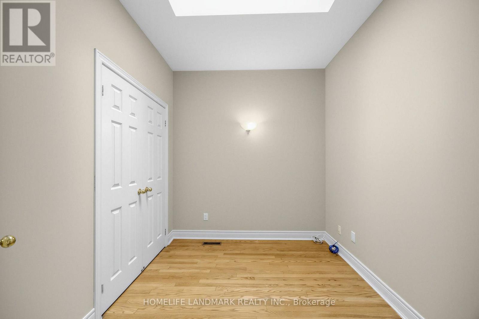 B - 2283 Lake Shore Boulevard W Property Photo 16
