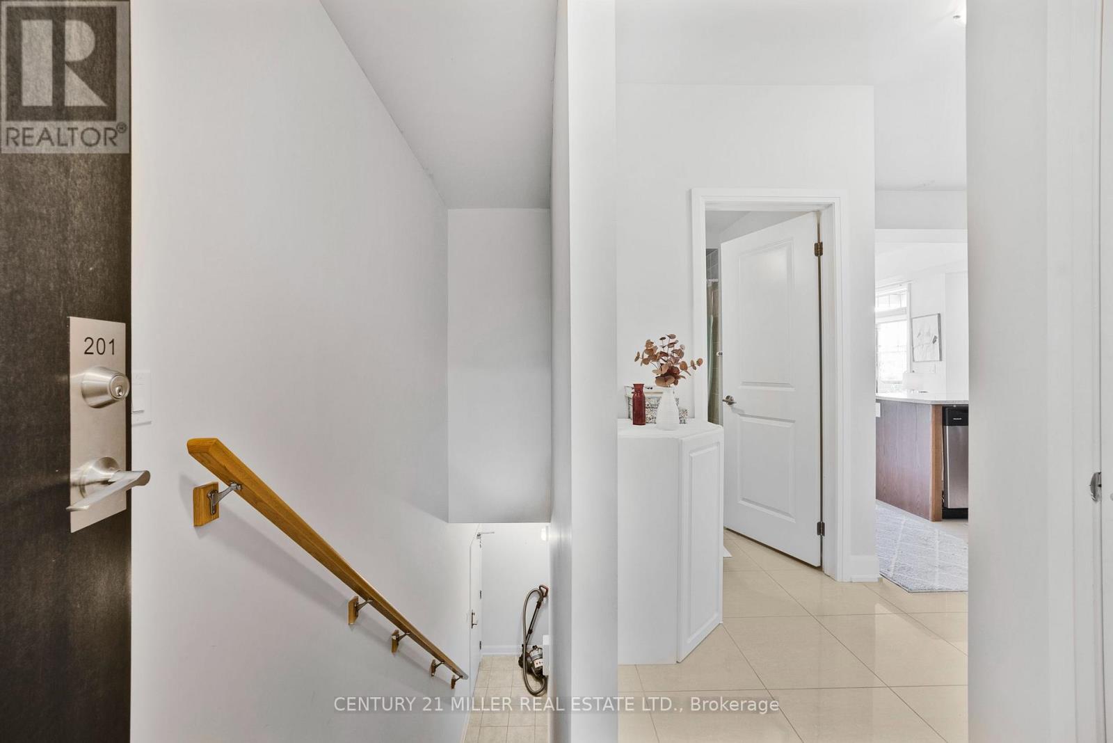 201 - 275 Roxton Road Property Photo 8