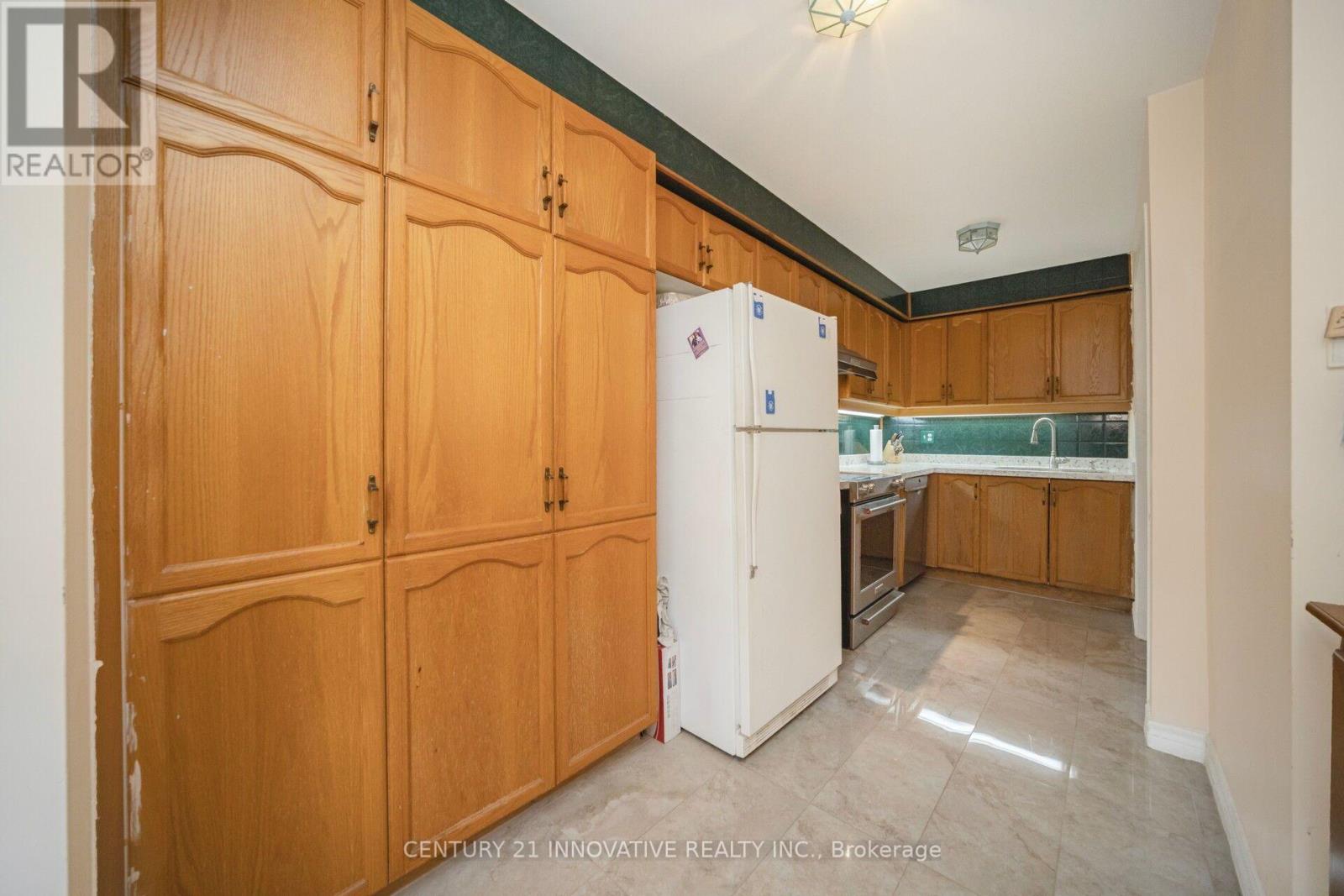 31b - 5865 Dalebrook Crescent Property Photo 11