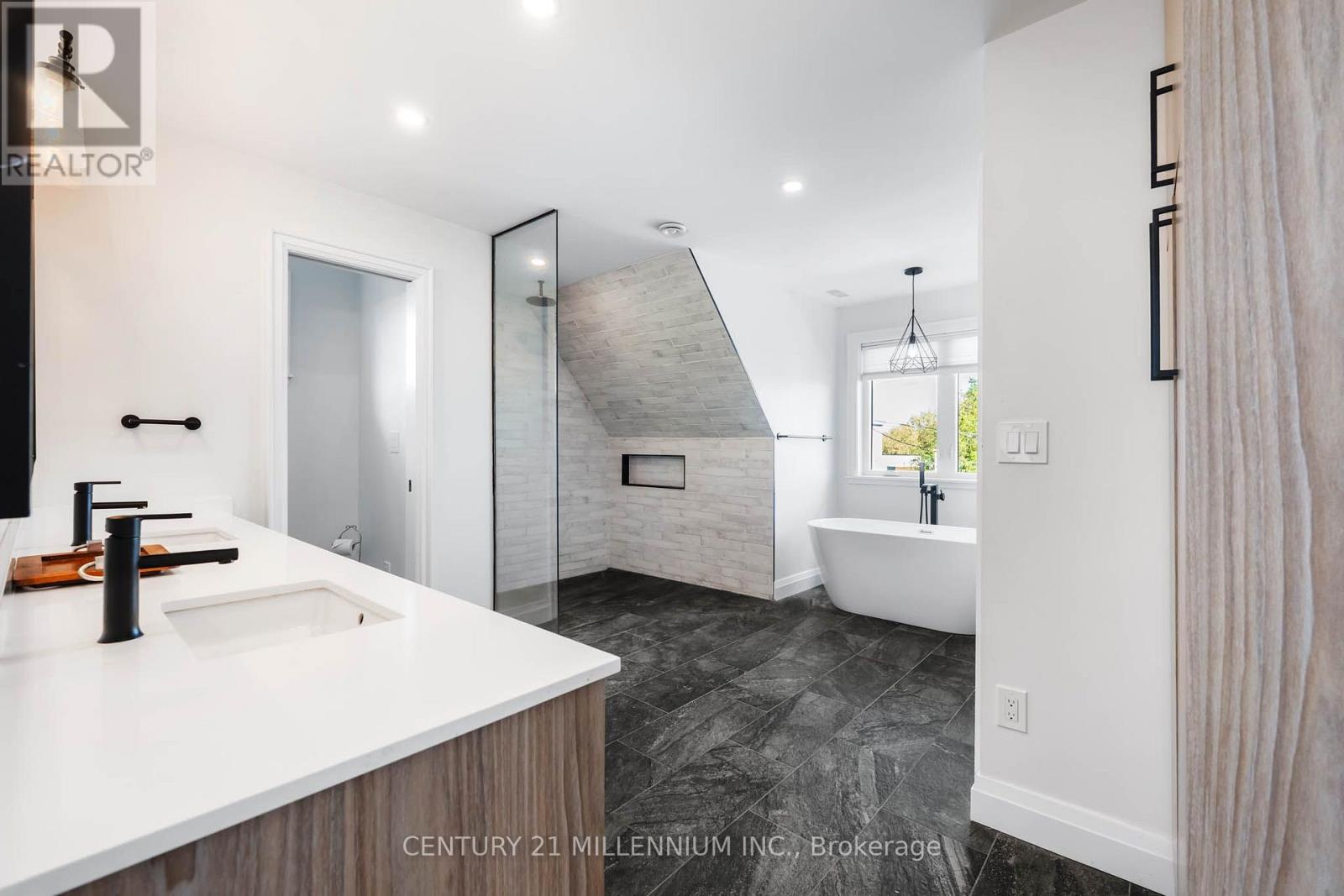 2 Amanda Street Property Photo 26