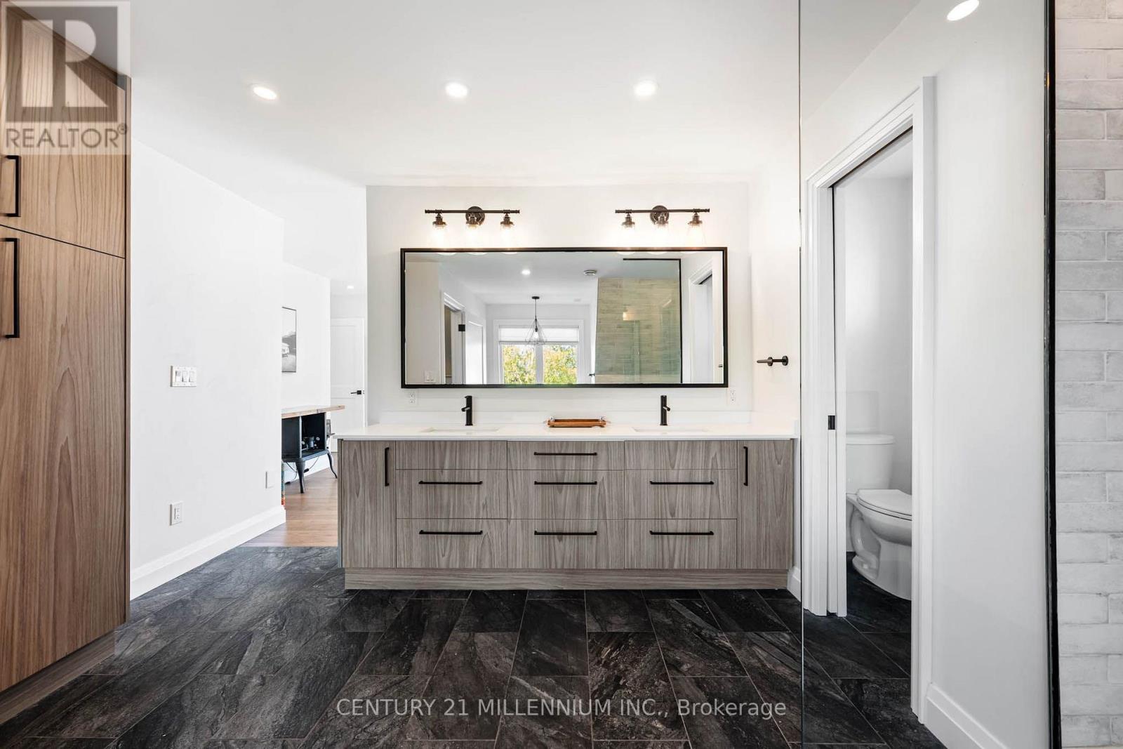 2 Amanda Street Property Photo 27
