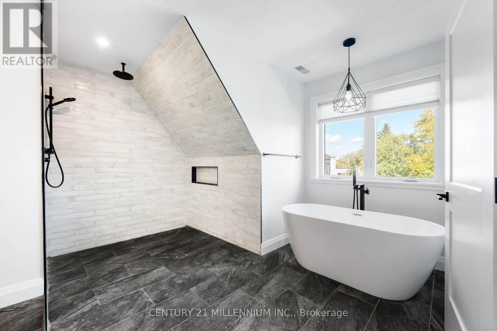 2 Amanda Street Property Photo 28