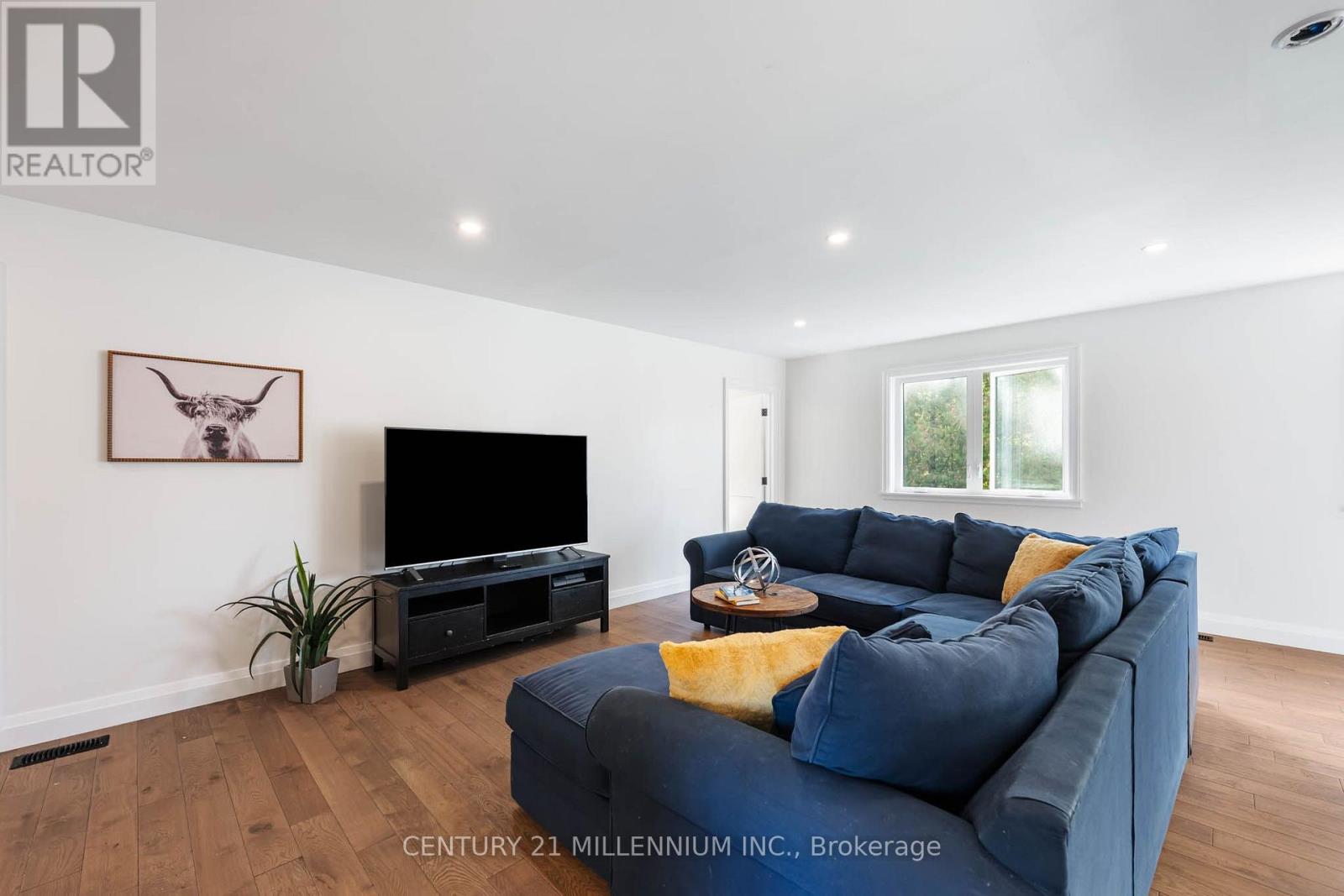 2 Amanda Street Property Photo 32