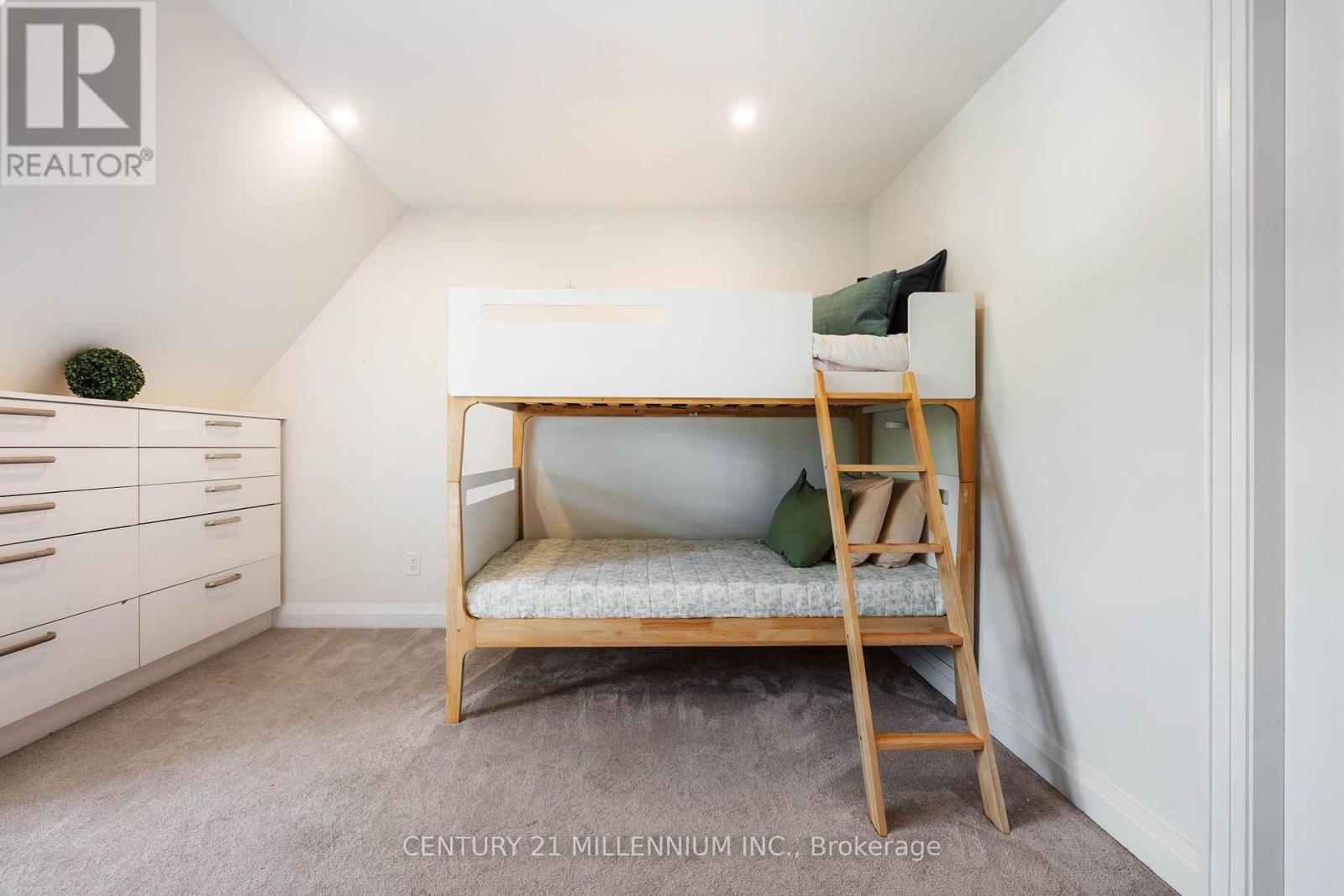 2 Amanda Street Property Photo 34