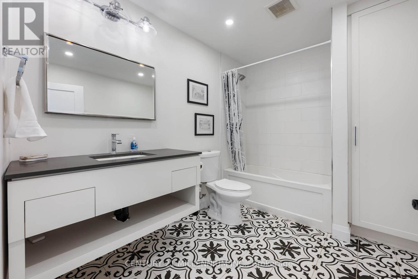 2 Amanda Street Property Photo 37
