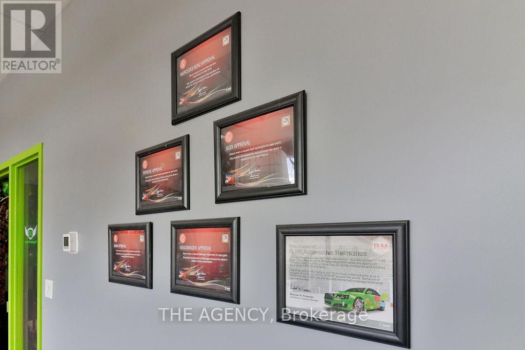 3176 Ridgeway Drive Property Photo 22