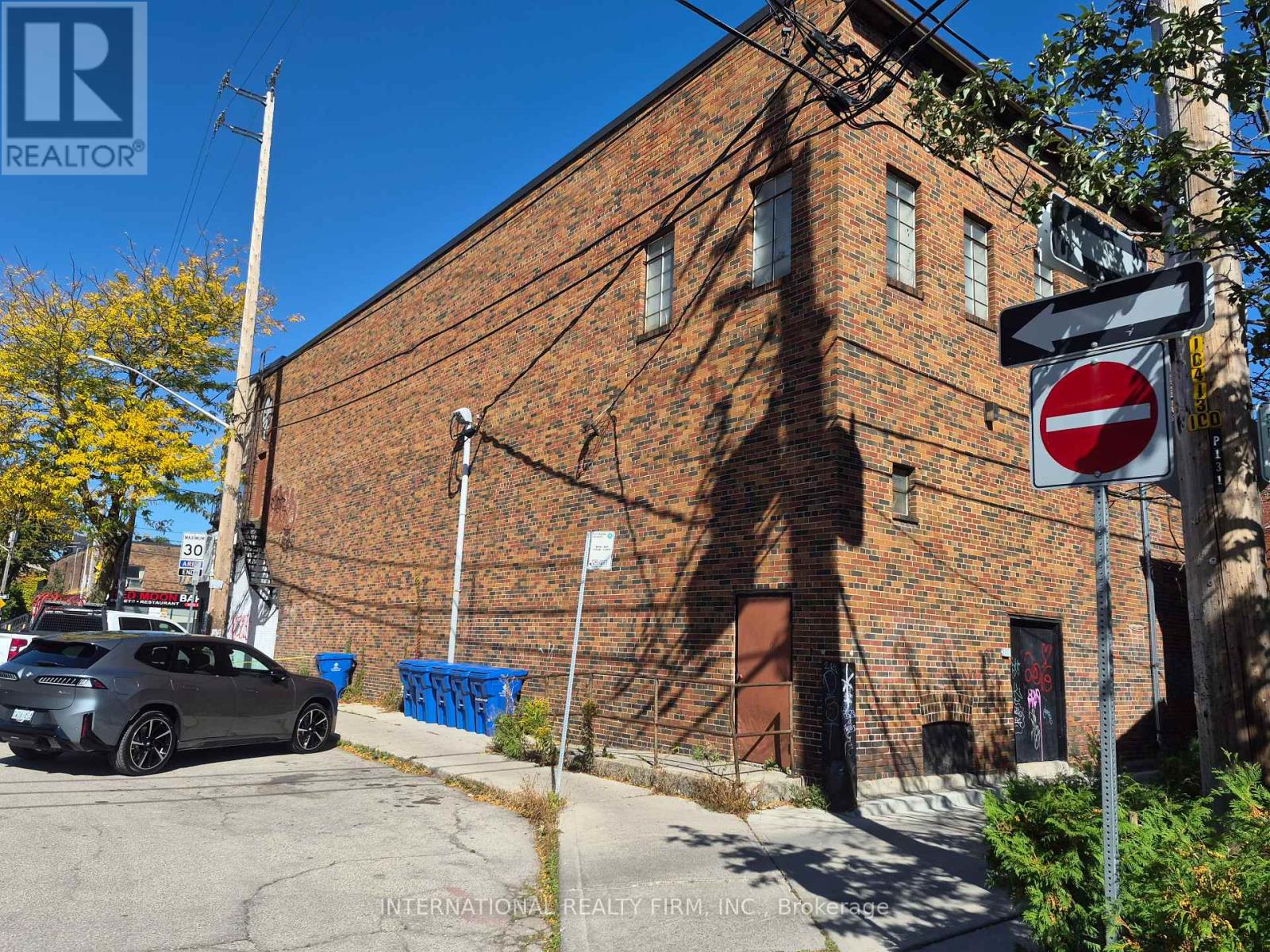 Entire Building - 2869 Lake Shore Boulevard W Property Photo 9