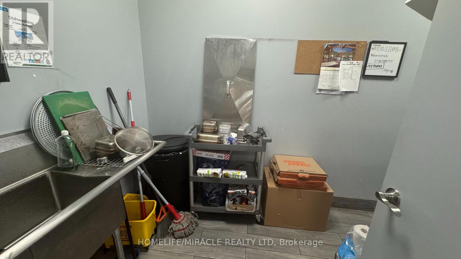 9 - 725 Bronte Street S Property Photo 20