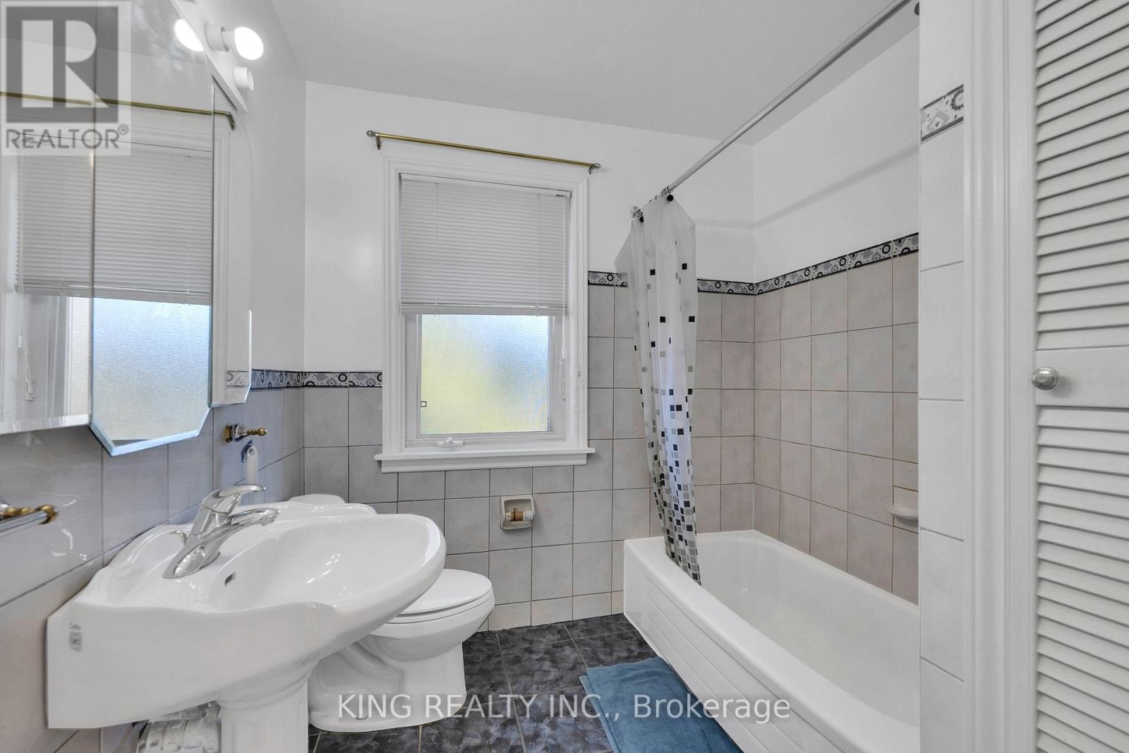 2604 Keele Street Property Photo 18
