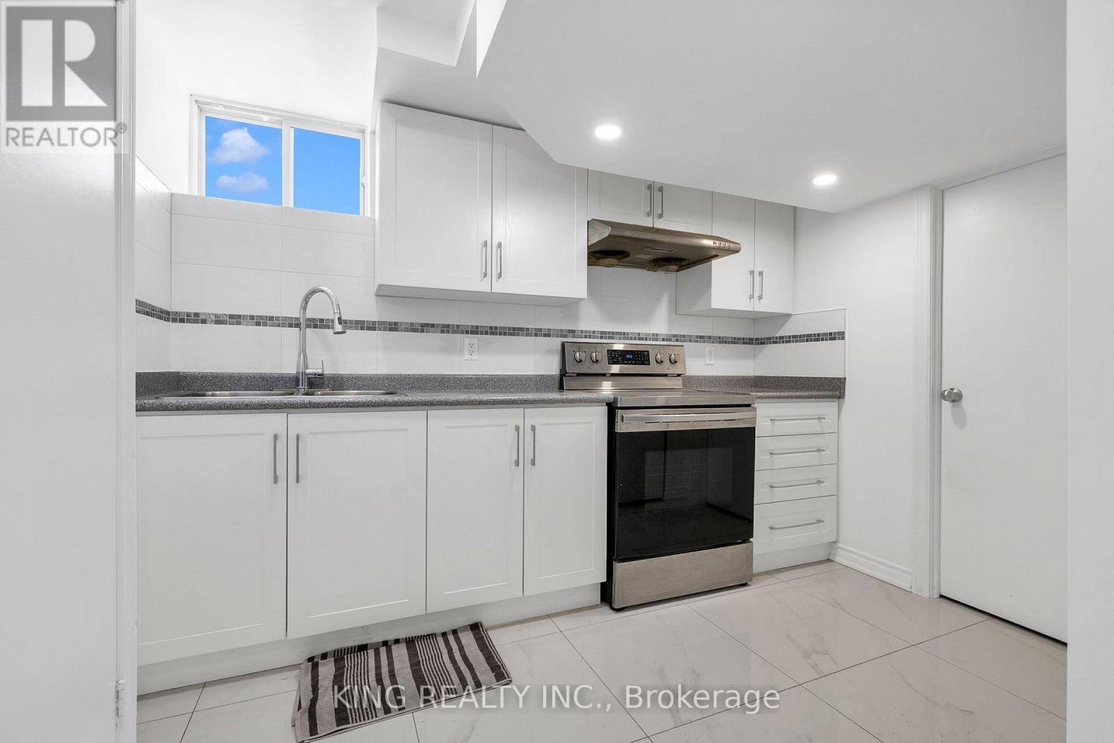 2604 Keele Street Property Photo 22
