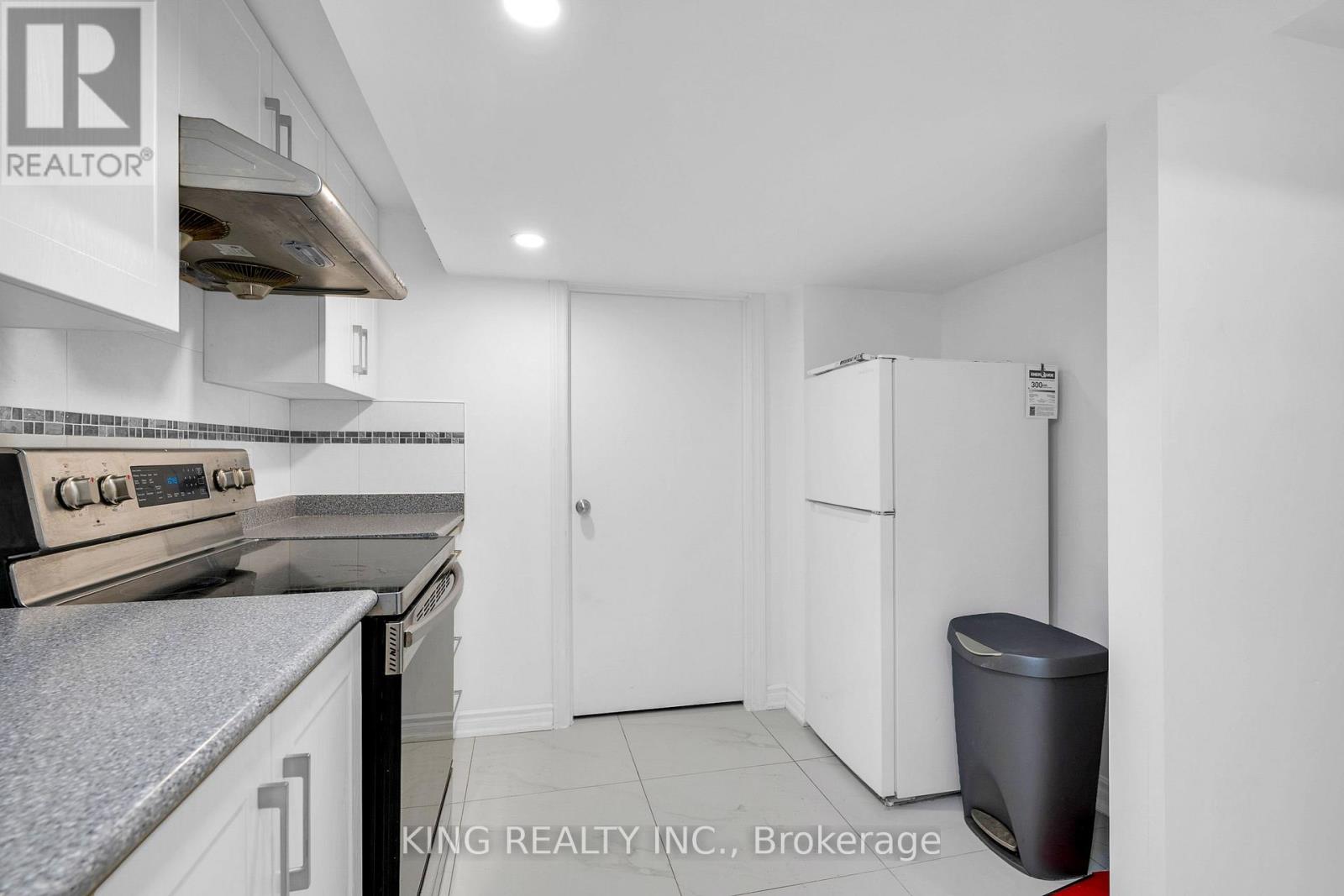 2604 Keele Street Property Photo 23