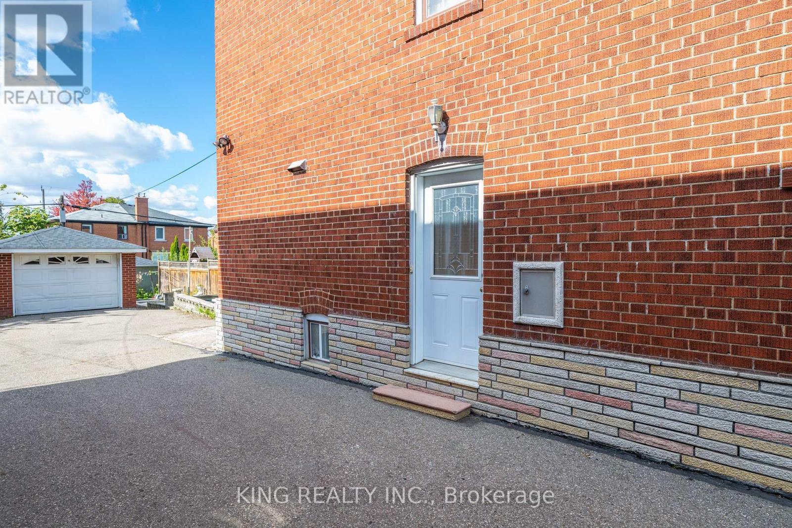 2604 Keele Street Property Photo 26