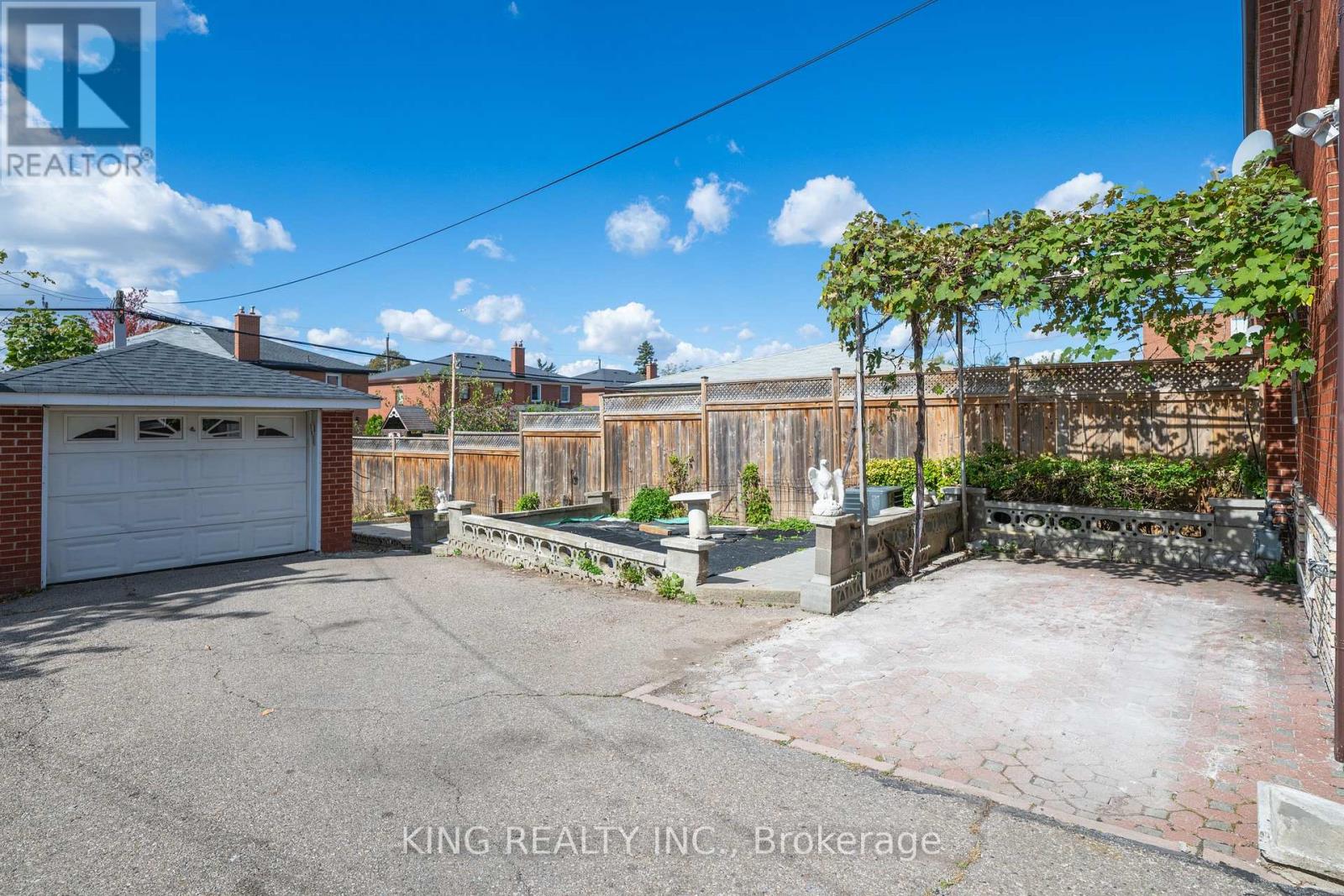 2604 Keele Street Property Photo 27
