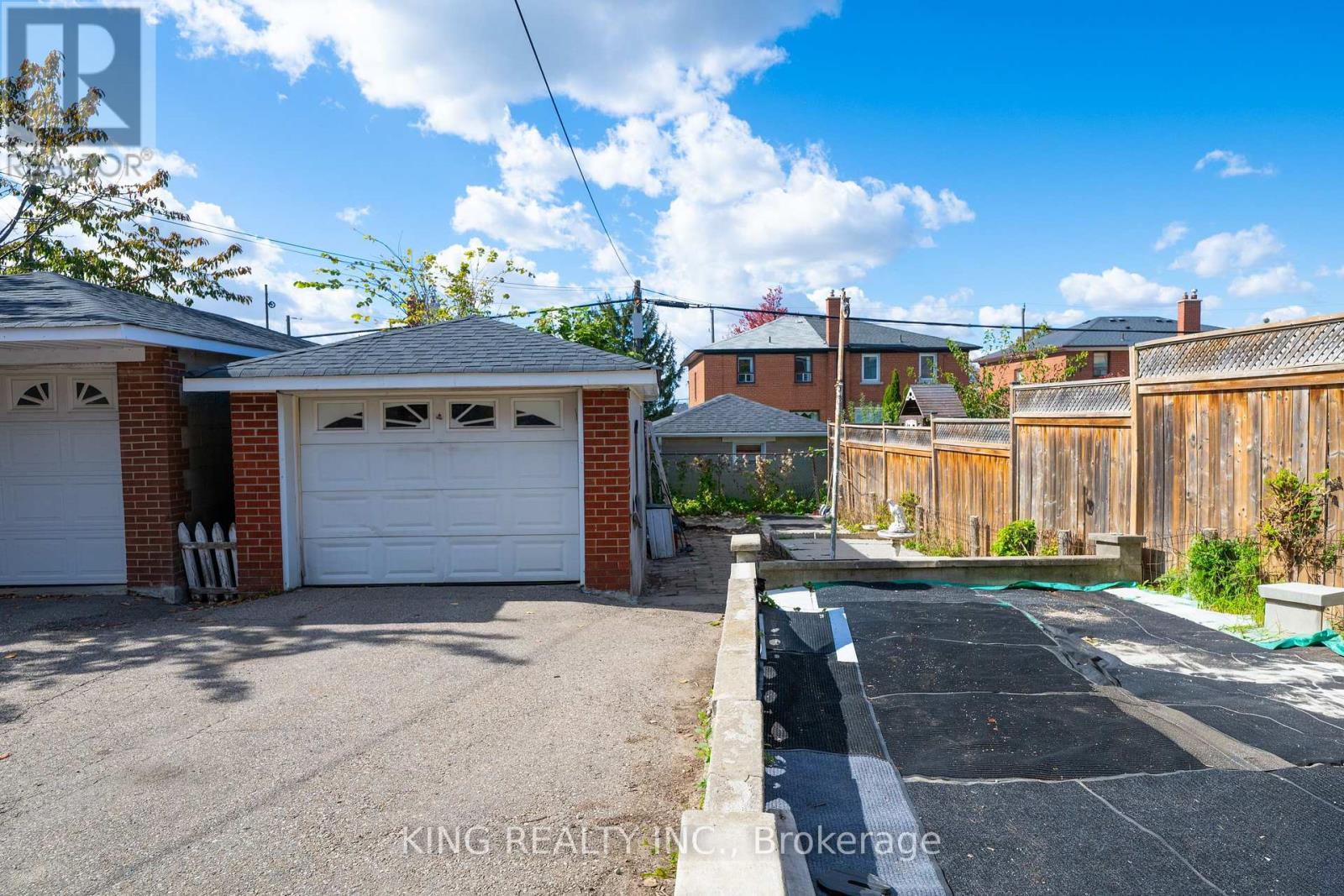 2604 Keele Street Property Photo 28