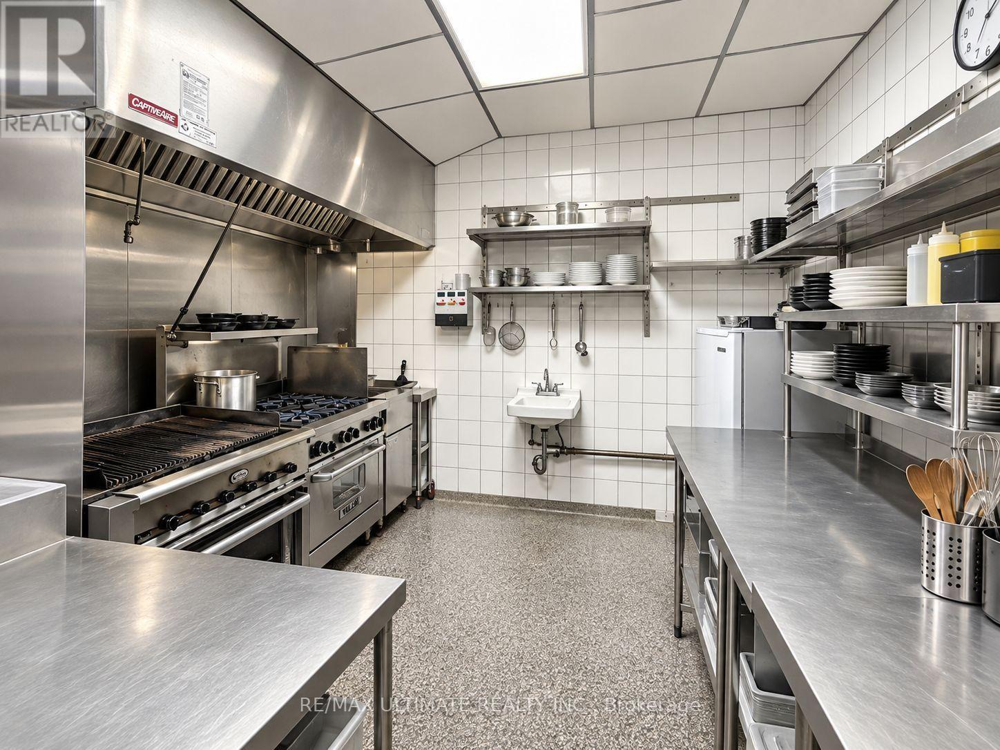 3073 Bloor Street W Property Photo 7