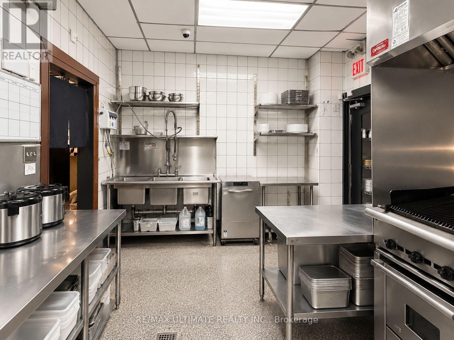 3073 Bloor Street W Property Photo 8