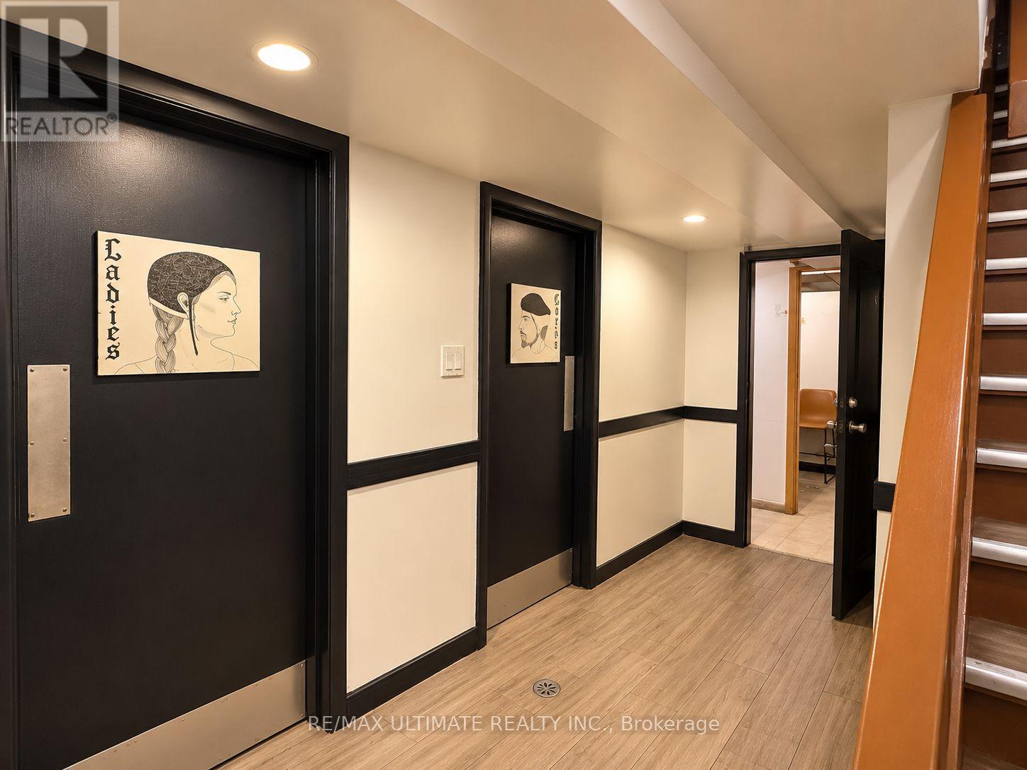 3073 Bloor Street W Property Photo 9