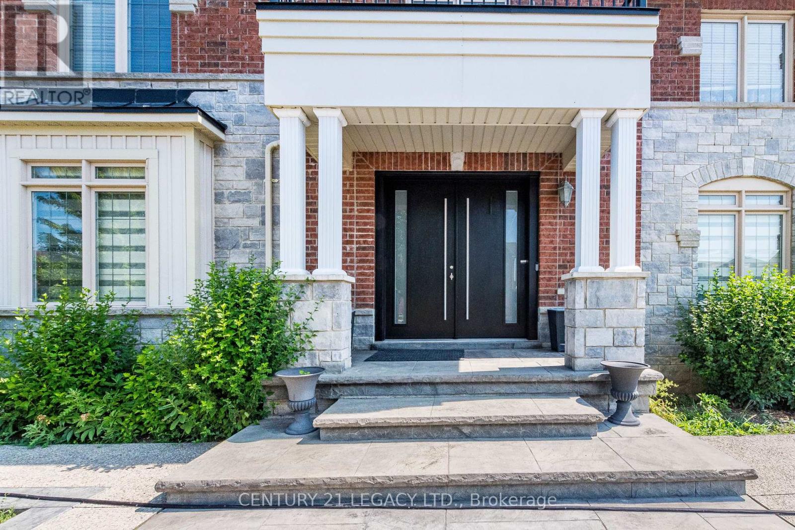 11 Drummondville Drive Property Photo 3