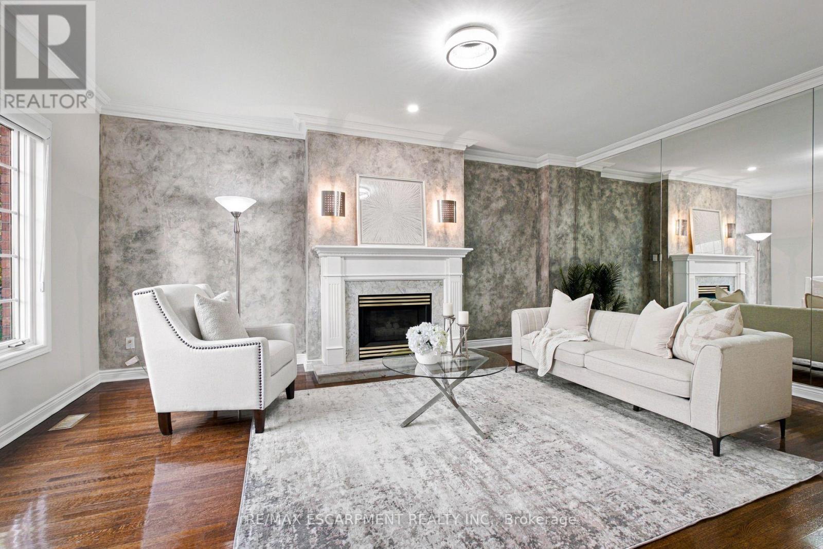 2026 Mississauga Road Property Photo 4