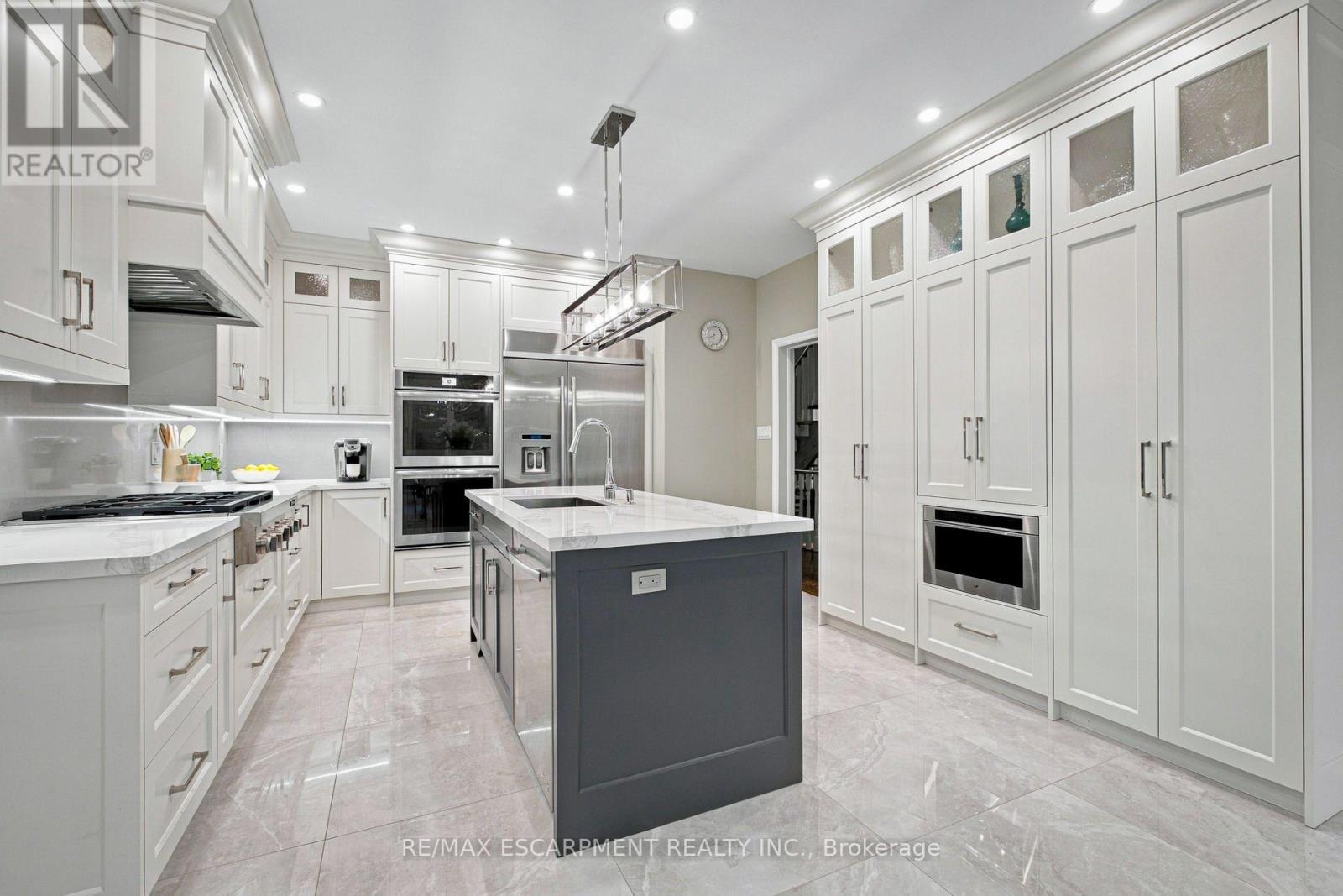 2026 Mississauga Road Property Photo 8