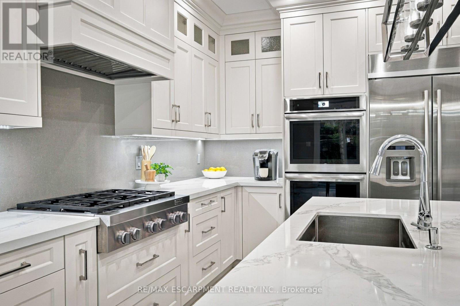 2026 Mississauga Road Property Photo 9