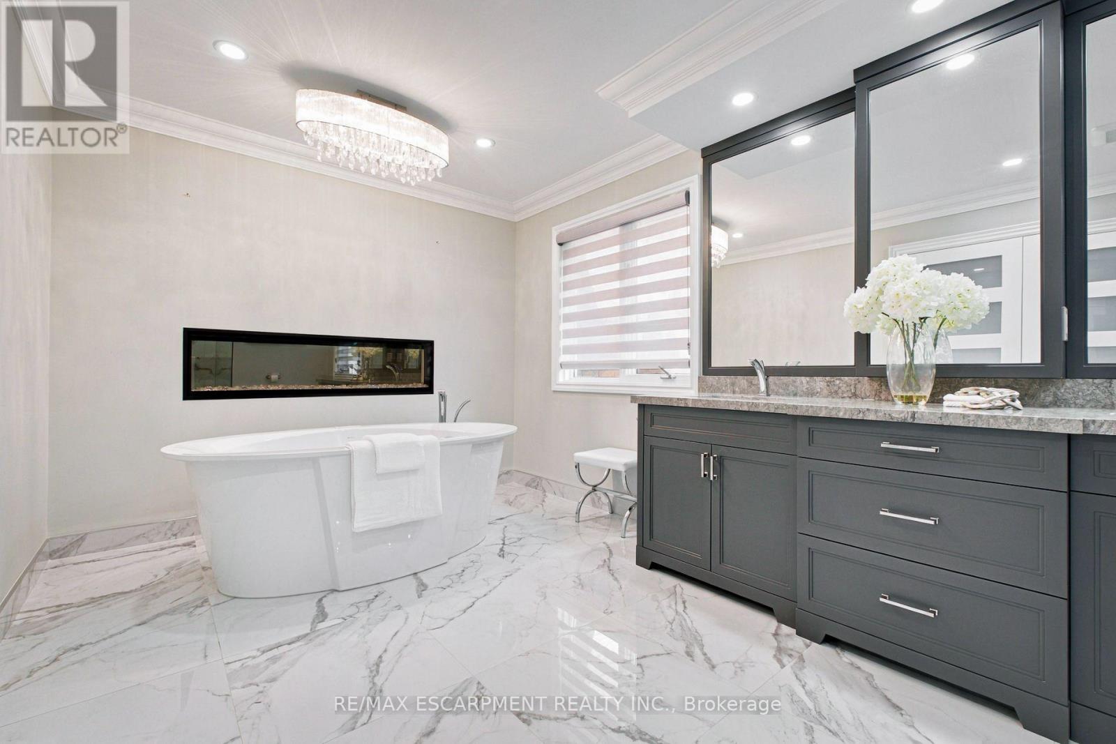 2026 Mississauga Road Property Photo 24