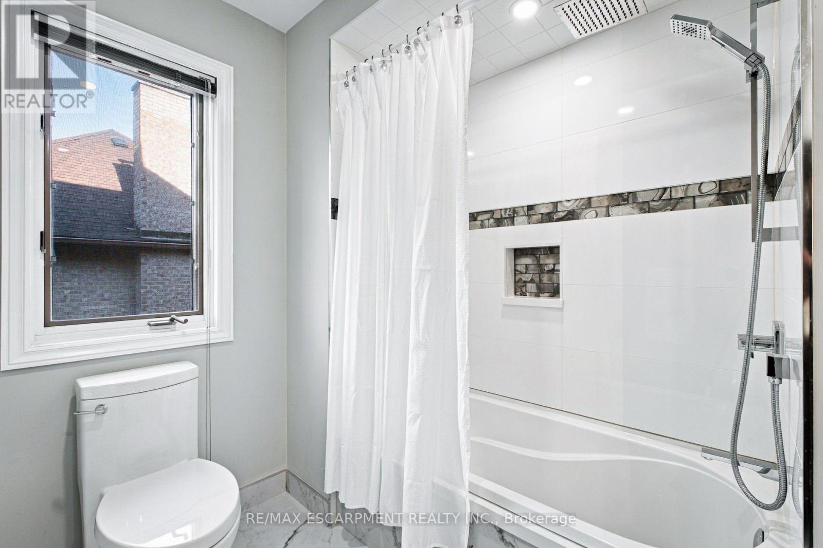 2026 Mississauga Road Property Photo 32