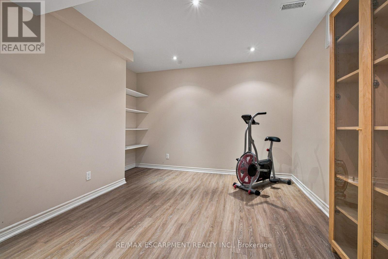 2026 Mississauga Road Property Photo 38