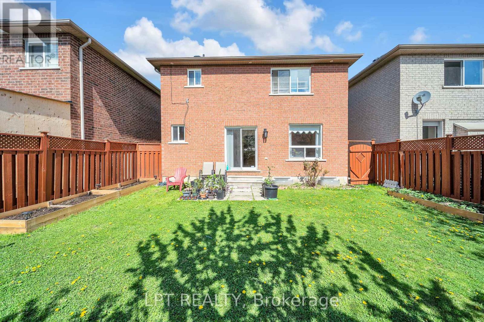 83 River Rock Crescent Property Photo 5