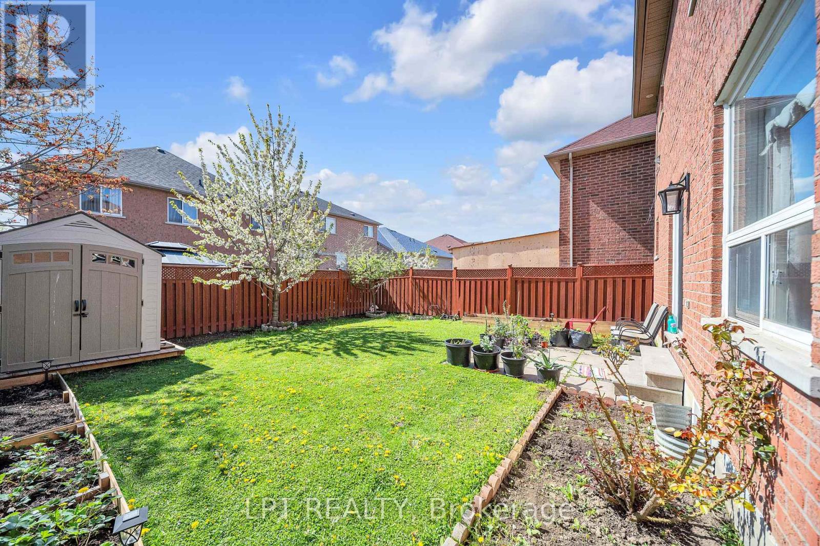 83 River Rock Crescent Property Photo 10
