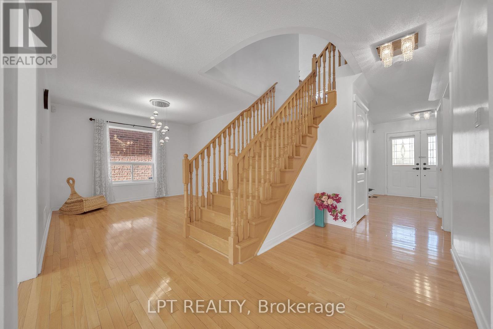 83 River Rock Crescent Property Photo 12